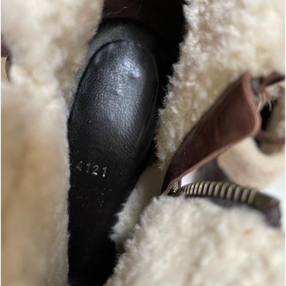 Authentic Miu Miu shearling lined leather ankle boots - Picture 14 of 14